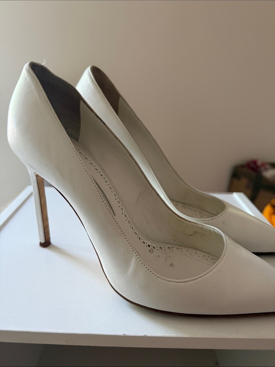 Manolo Blahnik Ivory Pointed-Toe Leather Pumps